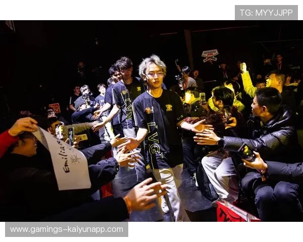 电竞CS2团队配合防守成功完成翻盘，极限反击赢得尊敬！