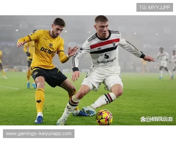 英超曼城禁区内机敏抢点，长传二次推进成效